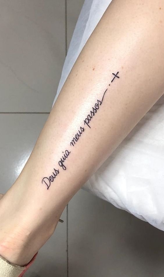 tatuagem na panturrilha feminina14