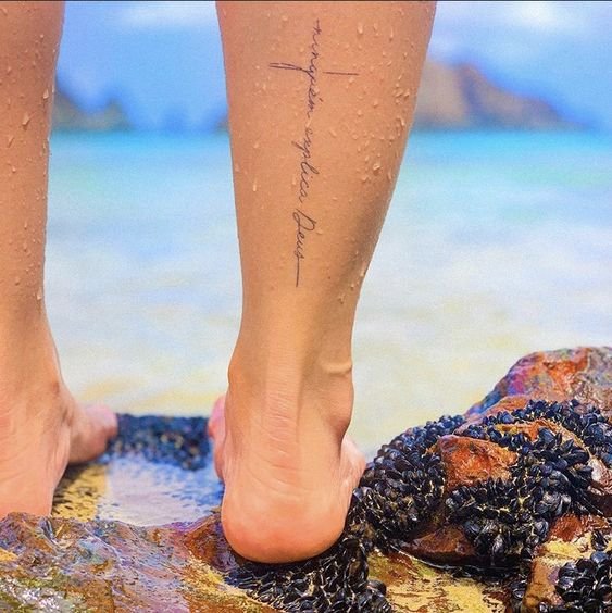 tatuagem na panturrilha feminina15