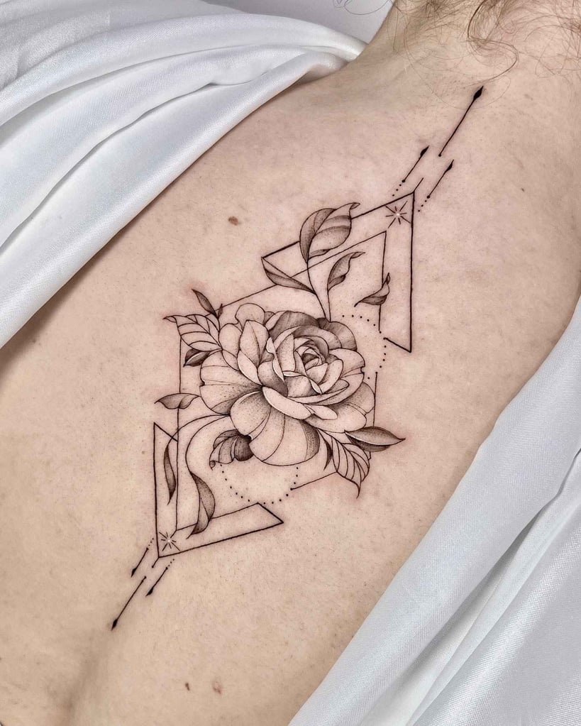 Foto de tatuagem feita por Laura Alvim (@lauraalvimtattoo)