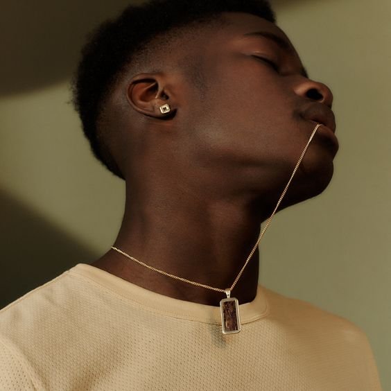 homem de brinco252832529