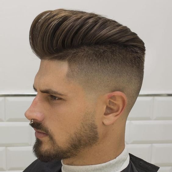 undercut masculino pompadour