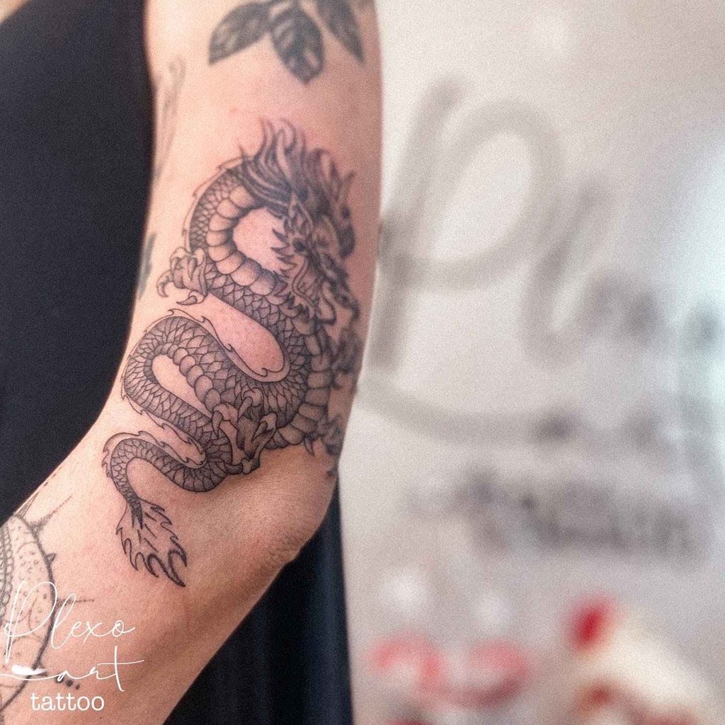 Foto de tatuagem feita por Gau Barão (@tattooplexoart)