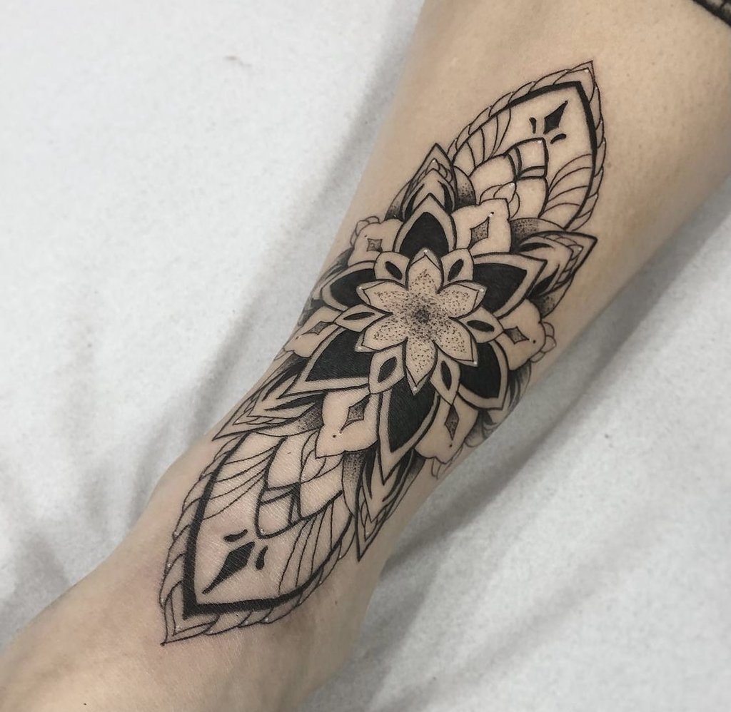 Foto de tatuagem feita por Amanda Lemos (@amandalemosart)