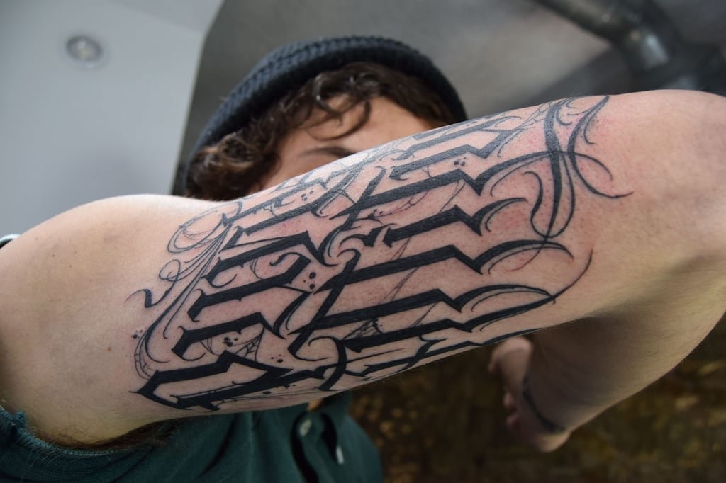 w1024-789 Foto de tatuagem feita por Omong (@omongletters)