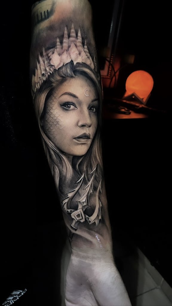 Foto de tatuagem realizada por Rauni Durães (@rauniduraes)