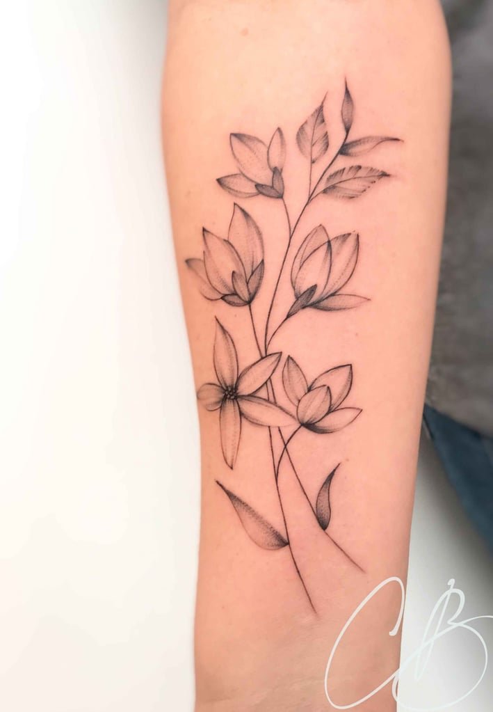 Foto de tatuagem feita por Camila Bracissievicz (@cami.labracitattoo)