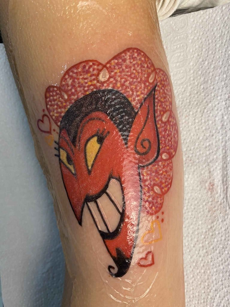 Foto de tatuagem feita por Isa Paladino (@isa.paladino_)