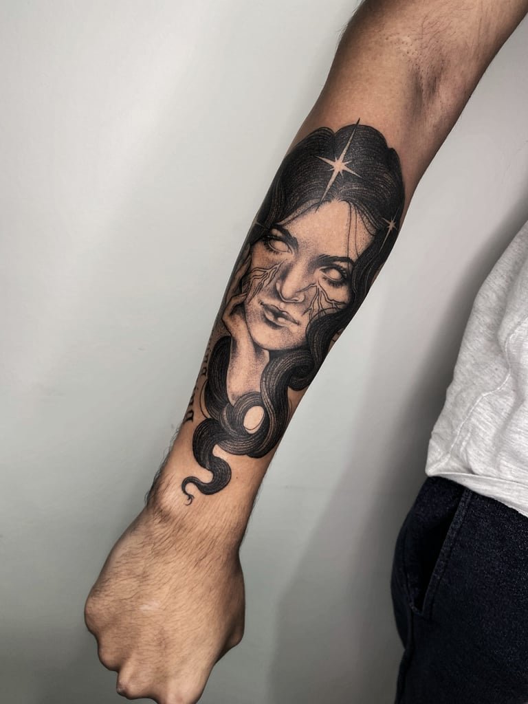 Foto de tatuagem feita por Jennifer Lara (@freakjen)