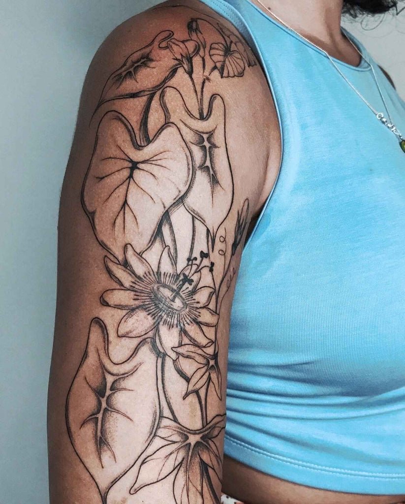 Foto de tatuagem feita por Débora (@atatuira)