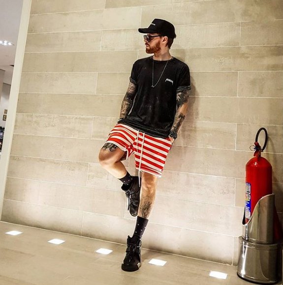 look masculino vermelho e preto2528282529