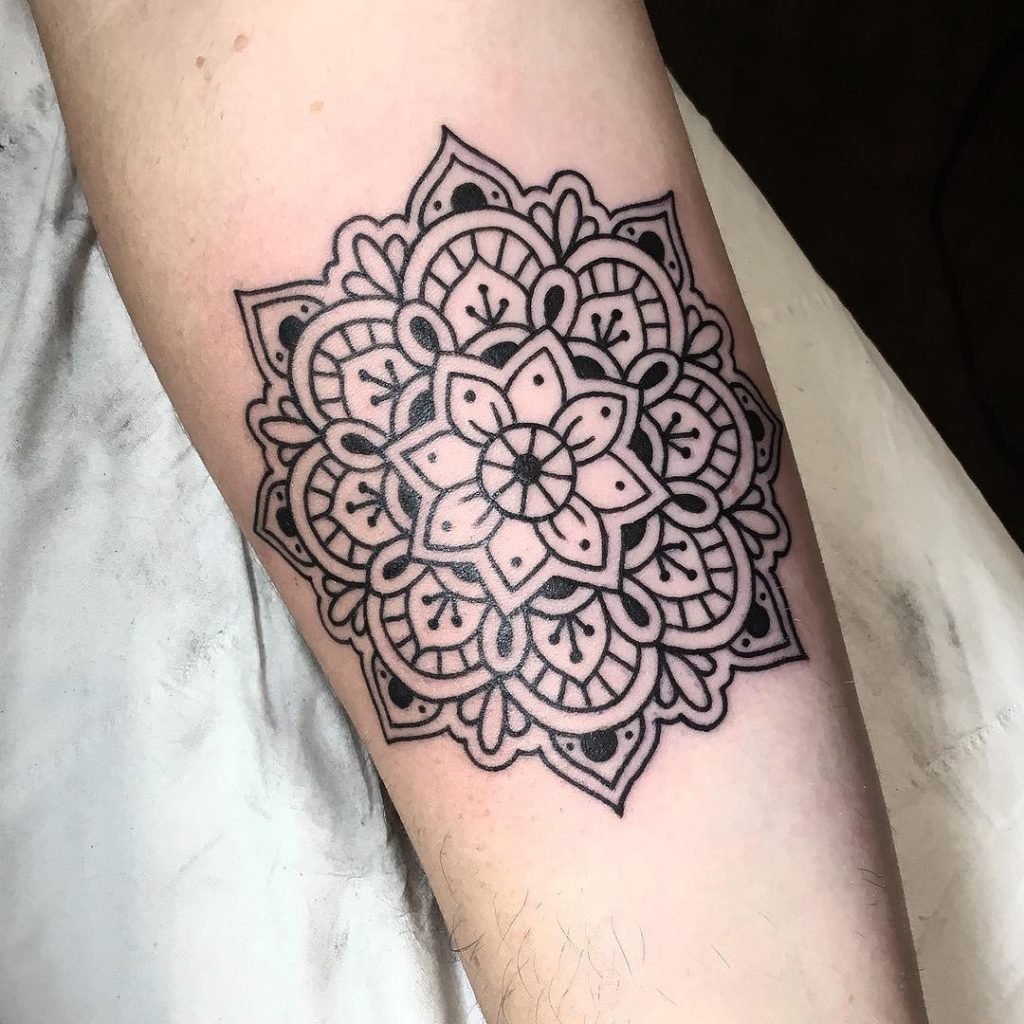 mandalas-significado-profundo-e-uso-na-tatuagem-12 Mandalas: Significado Profundo e Uso na Tatuagem