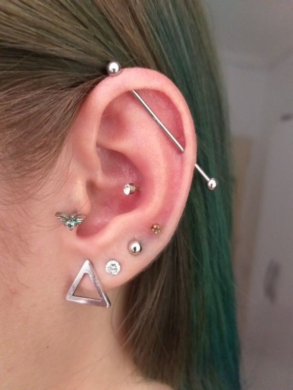 piercing-transversal-9-orelha piercing transversal 9 orelha
