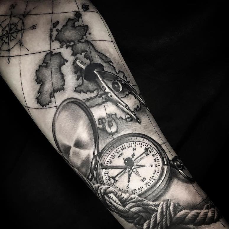 significado da tatuagem de bussola 49