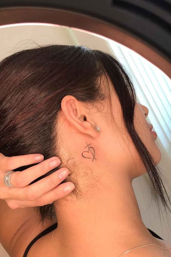 tatuagem no pescoco feminina10