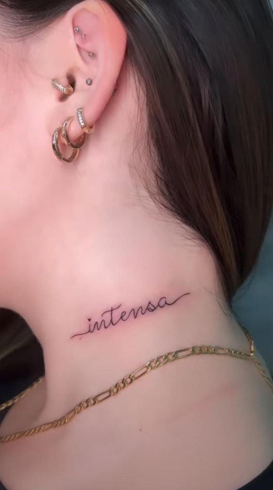 tatuagem no pescoco feminina22