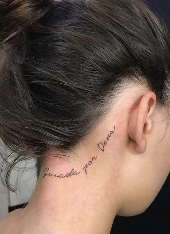 tatuagem no pescoco feminina26