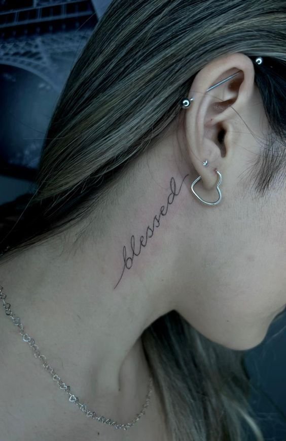 tatuagem no pescoco feminina30