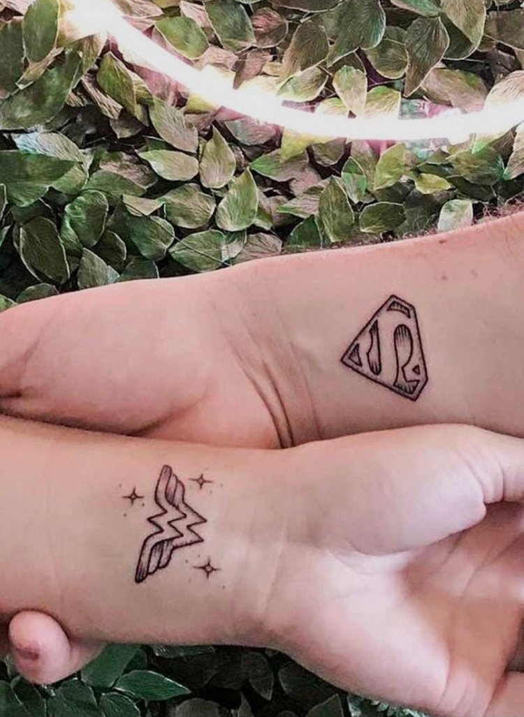 10_tatuagem_de_casal tattoo de super herói