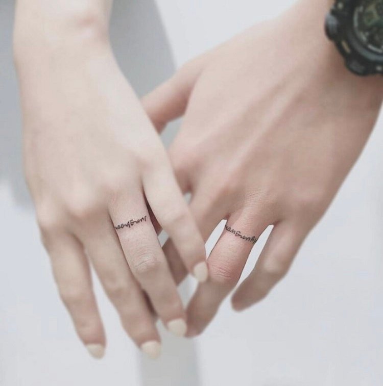 14_tatuagem_de_casal Tatuagem de casal no dedo anelar