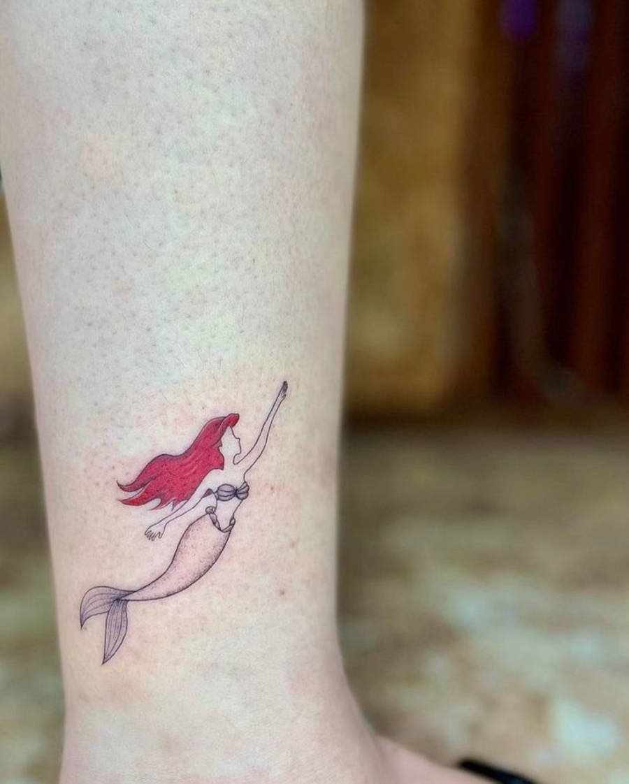 Foto de tatuagem colorida da Ariel