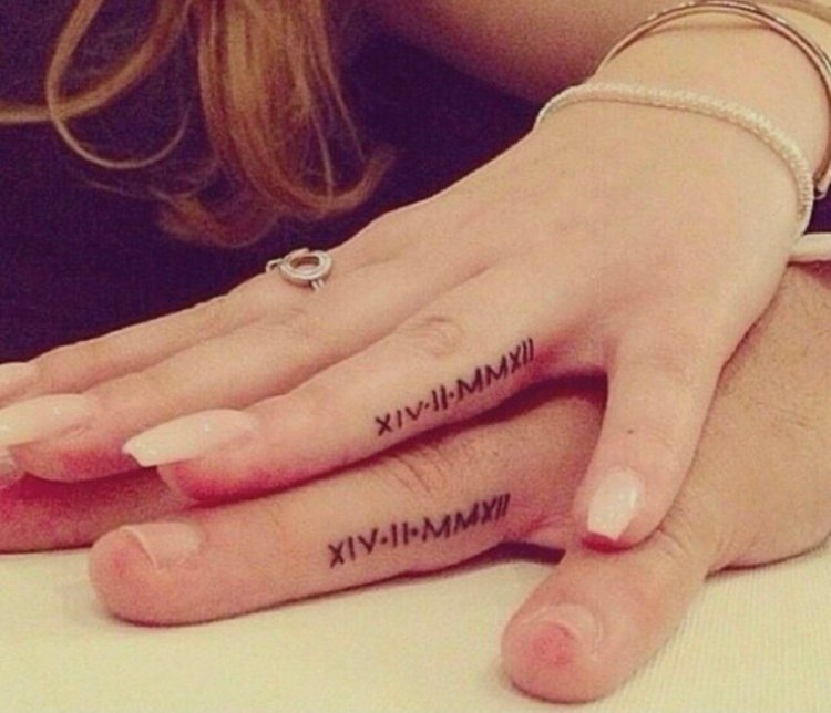 21_tatuagem_de_casal tattoo de data com números romanos
