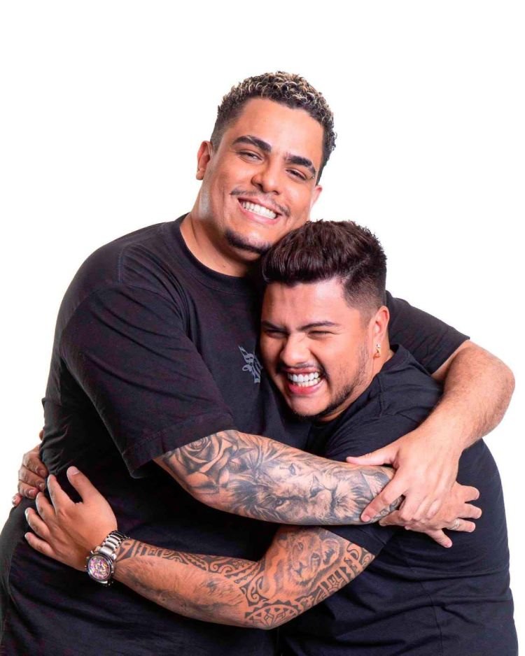 Igão e Mitico com tatuagem de leão