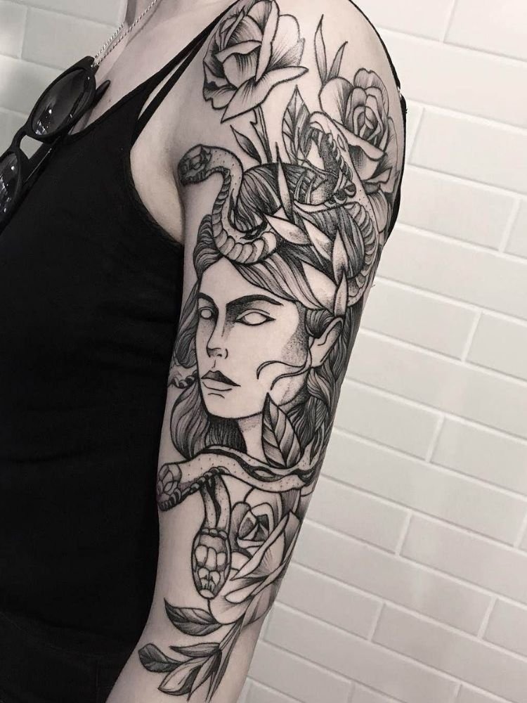 imagem-16 Tatuagem da medusa no braço.