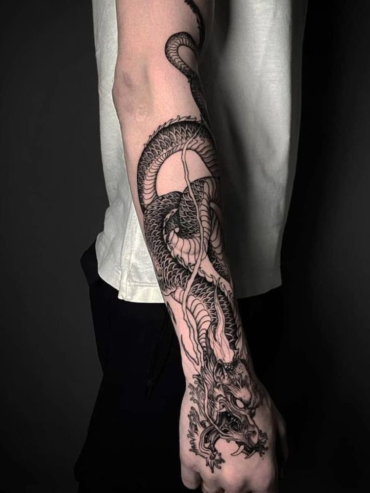 imagem-18 Foto de tatuagem de dragão por todo o braço.