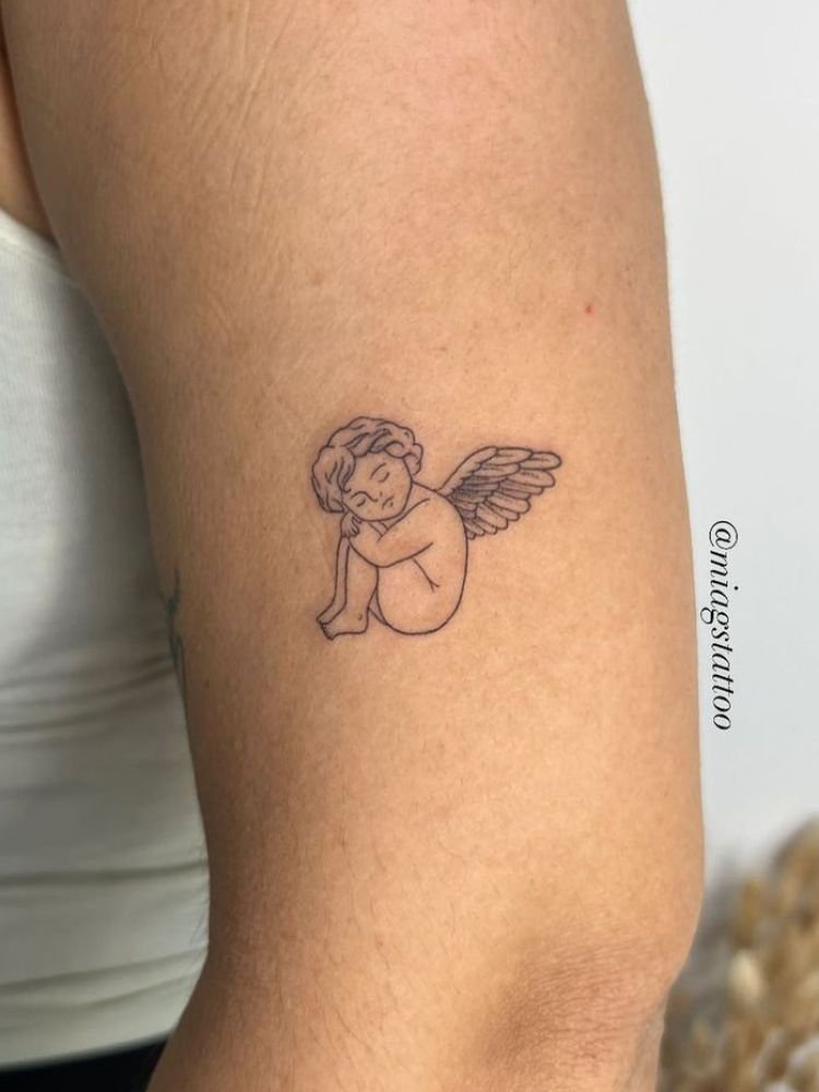 imagem-31 Tatuagem pequena de anjo no braço.