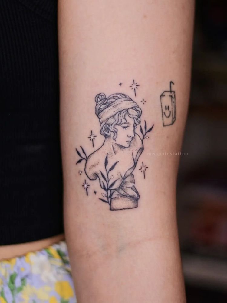 imagem-37 tatuagem de estátua da poetisa Safo.