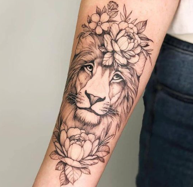 tatoo leão com flores