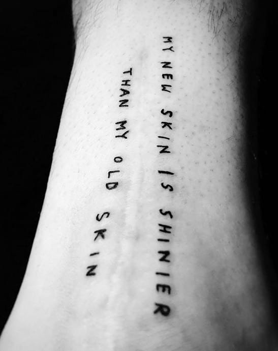 tatuagem de frase para disfarcar cicatriz