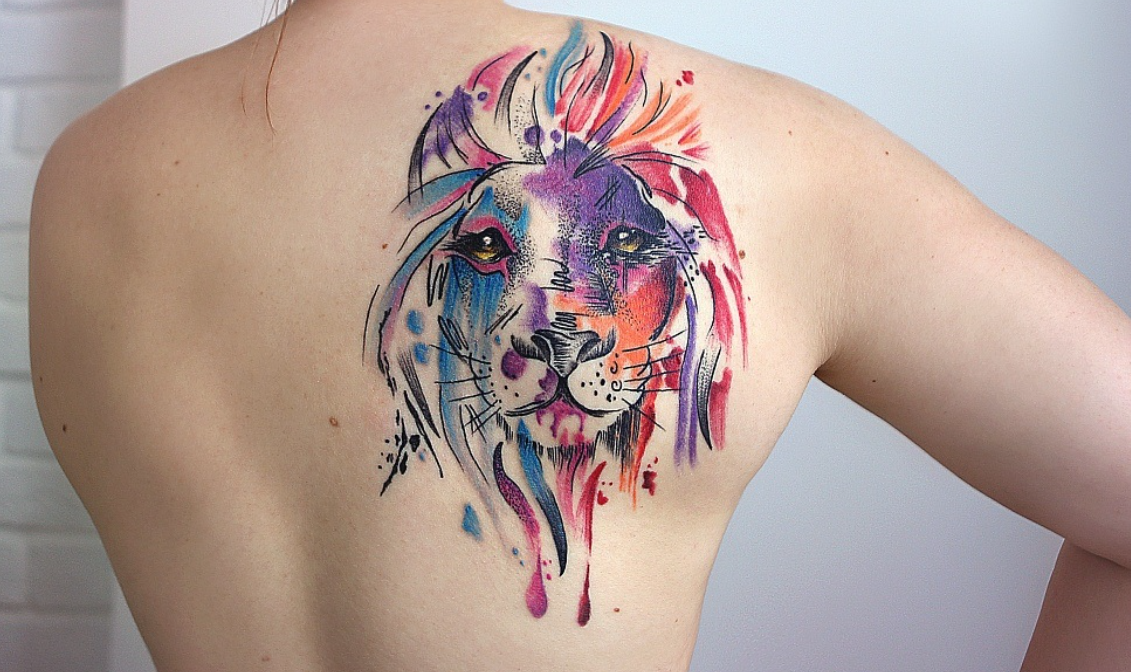 tatuagem de leão nas costas