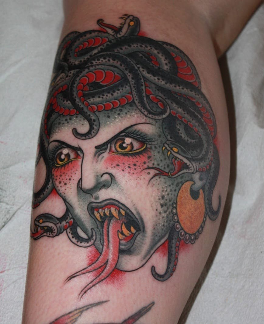 tatuagem-de-medusa-colorida-2 tatuagem de medusa old school