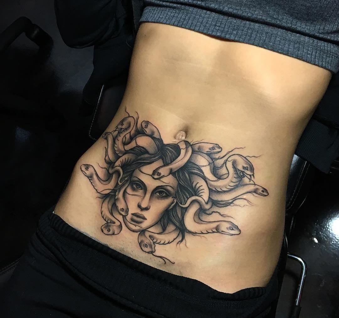 tatuagem-de-medusa-na-barriga tattoo de medusa sexy