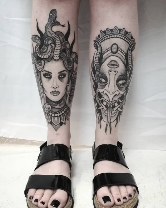 tatuagem-de-medusa-na-canela tatuagem de medusa na canela