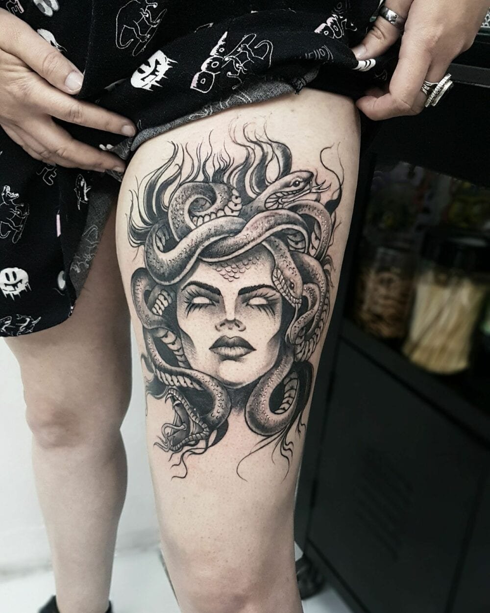 tatuagem-de-medusa-na-coxa-1-scaled-1 tatuagem de medusa na coxa