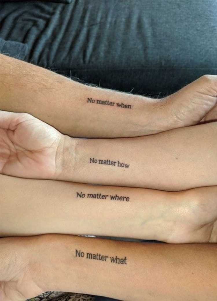 tatuagem-mae-e-filho-frase tatuagem mãe e filho com frase em inglês no braço